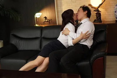 Vợ yêu dối chồng tăng ca để ở lại đụ với sếp
